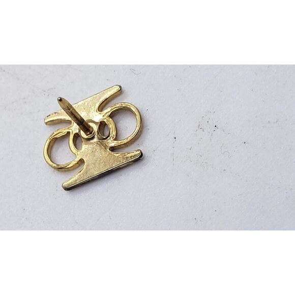 Vintage Hart Ski Co. 10k Gold Plated Lapel Pin advertising souvenir Travel - Picture 2 of 8